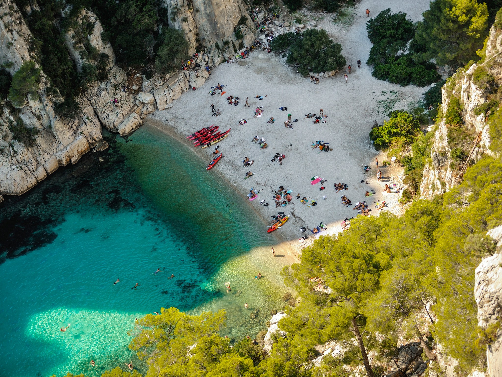 beaches-france-Les-Calanques-de-Cassis-GettyImages-526977327.jpg